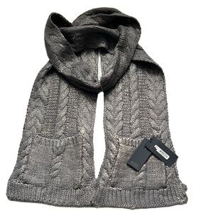 NWT Guess Foil Cable Scarf